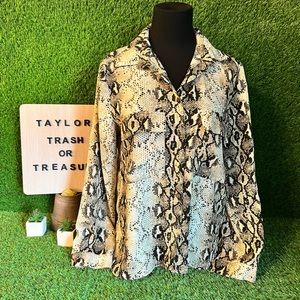 👚Snakeskin button up